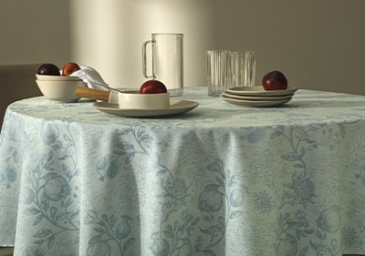 Toalha de Mesa Quadrada Karsten Jacquard Sempre Limpa Roman 8 Lugares 1,80m x 1,80m