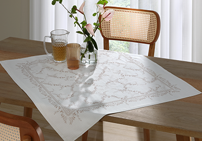 Toalha de Chá / Centro de Mesa Dohler Clean Iris 78cm x 78cm