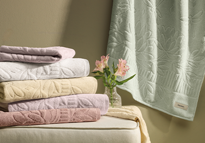 Toalha Karsten Lotus SoftMax Jacquard Aveludada