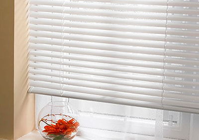 Persiana Horizontal Evolux Premier PVC Corta Luz 1,60m x 1,60m