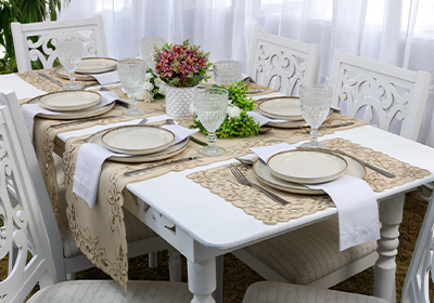 Caminho de Mesa Rechilie Bordado 40cm x 1,40m