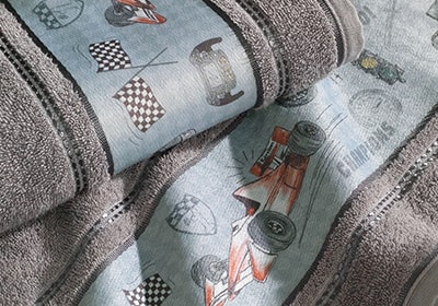 Toalha de Banho Infantil Karsten Corrida