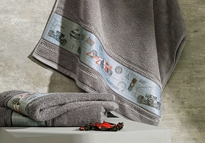 Toalha de Banho Infantil Karsten Corrida