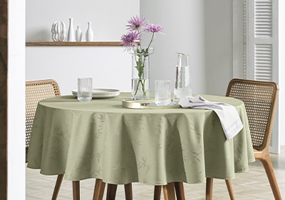 Toalha de Mesa Retangular Karsten Celebra Veríssimo Easy Wash 6 Lugares
